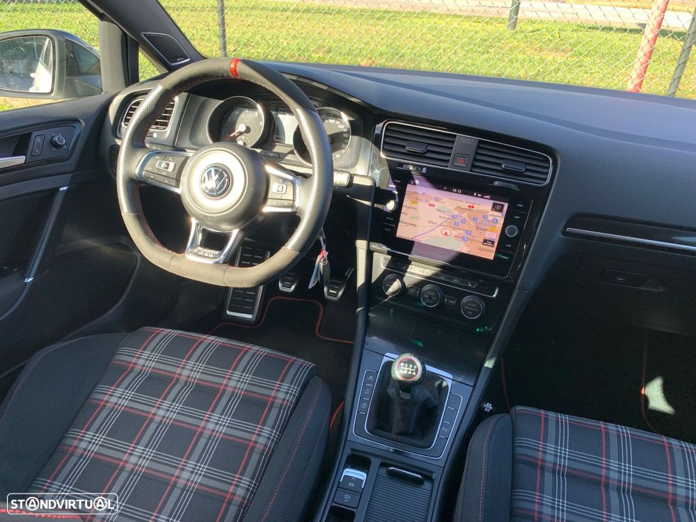 VW Golf 2.0 TSi GTi - 16