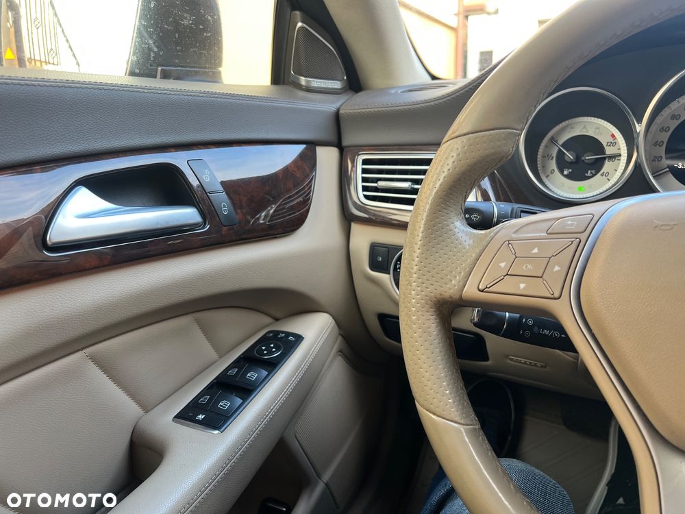 Mercedes-Benz CLS 350 CDI 4-Matic BlueEff - 12