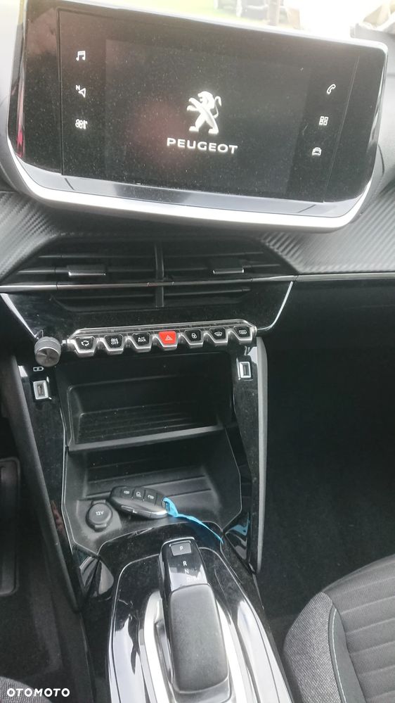 Peugeot 208 - 18