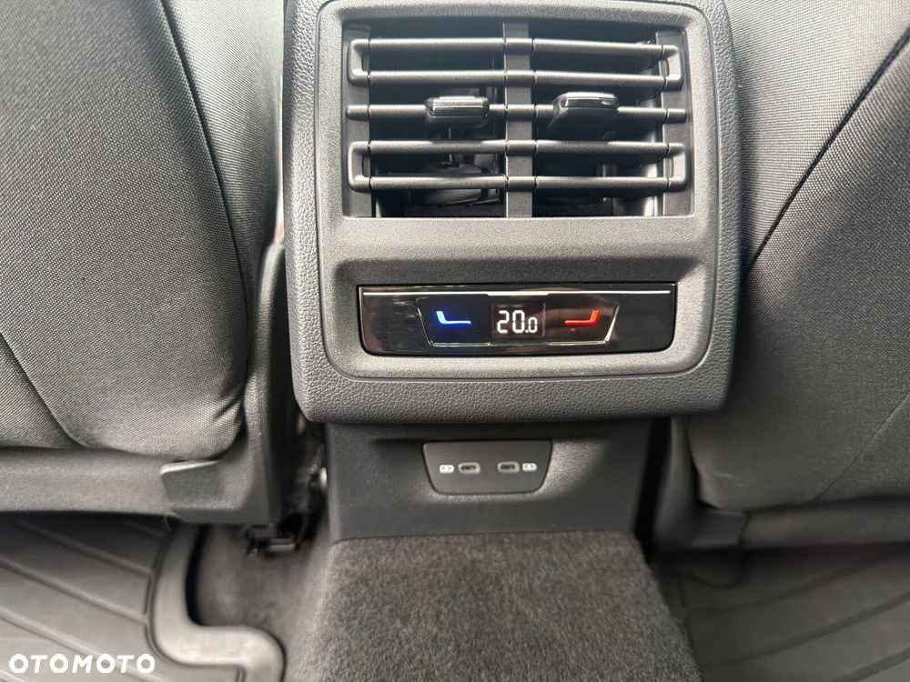 Volkswagen Golf - 33