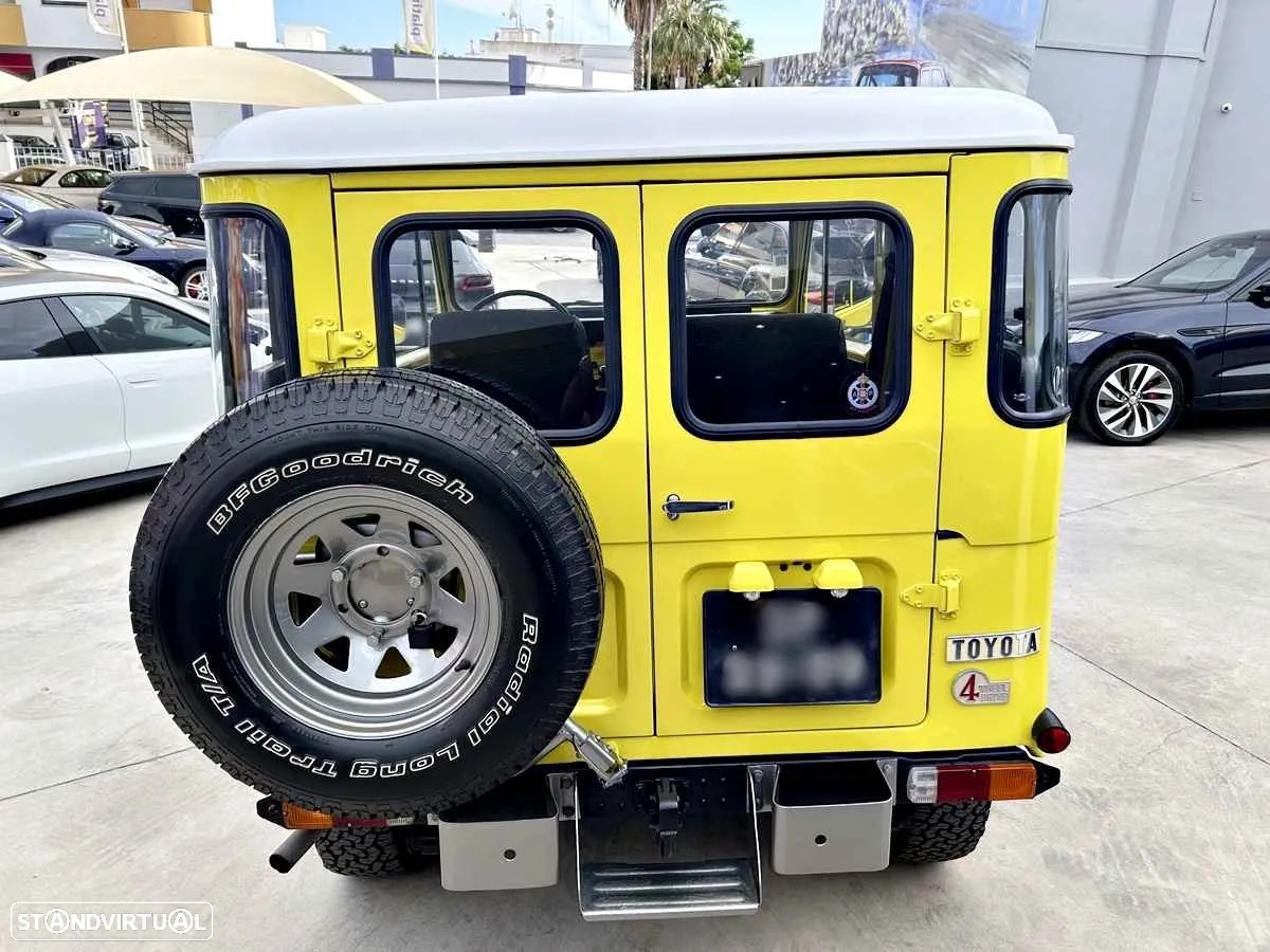 Toyota Land Cruiser - 42