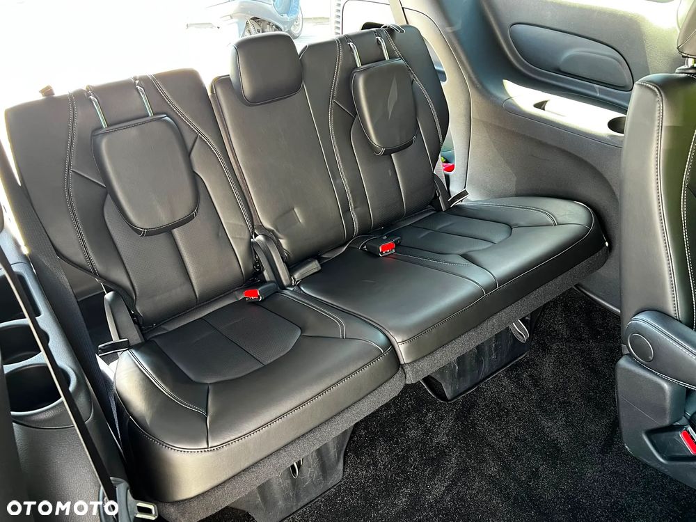 Chrysler Pacifica - 12