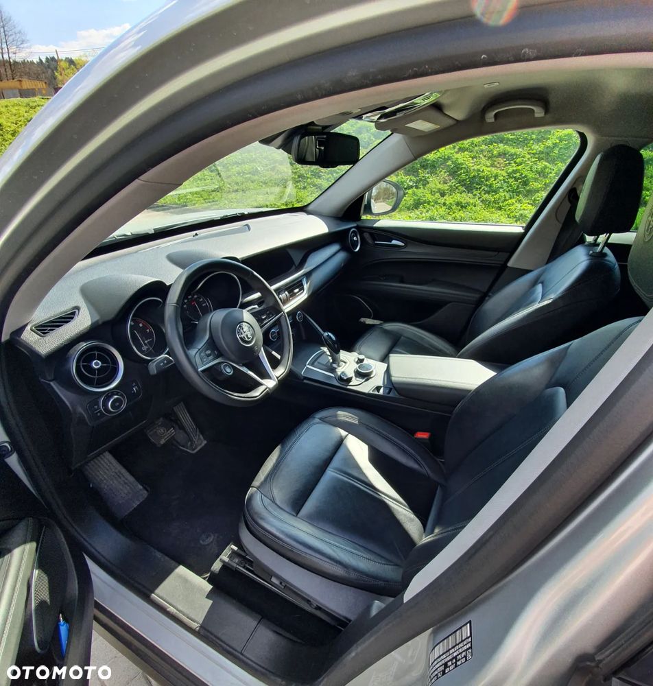 Alfa Romeo Stelvio 2.0 Turbo 16V AT8-Q4 Ti - 9