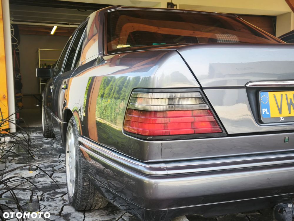 Mercedes-Benz Klasa E 200 - 6