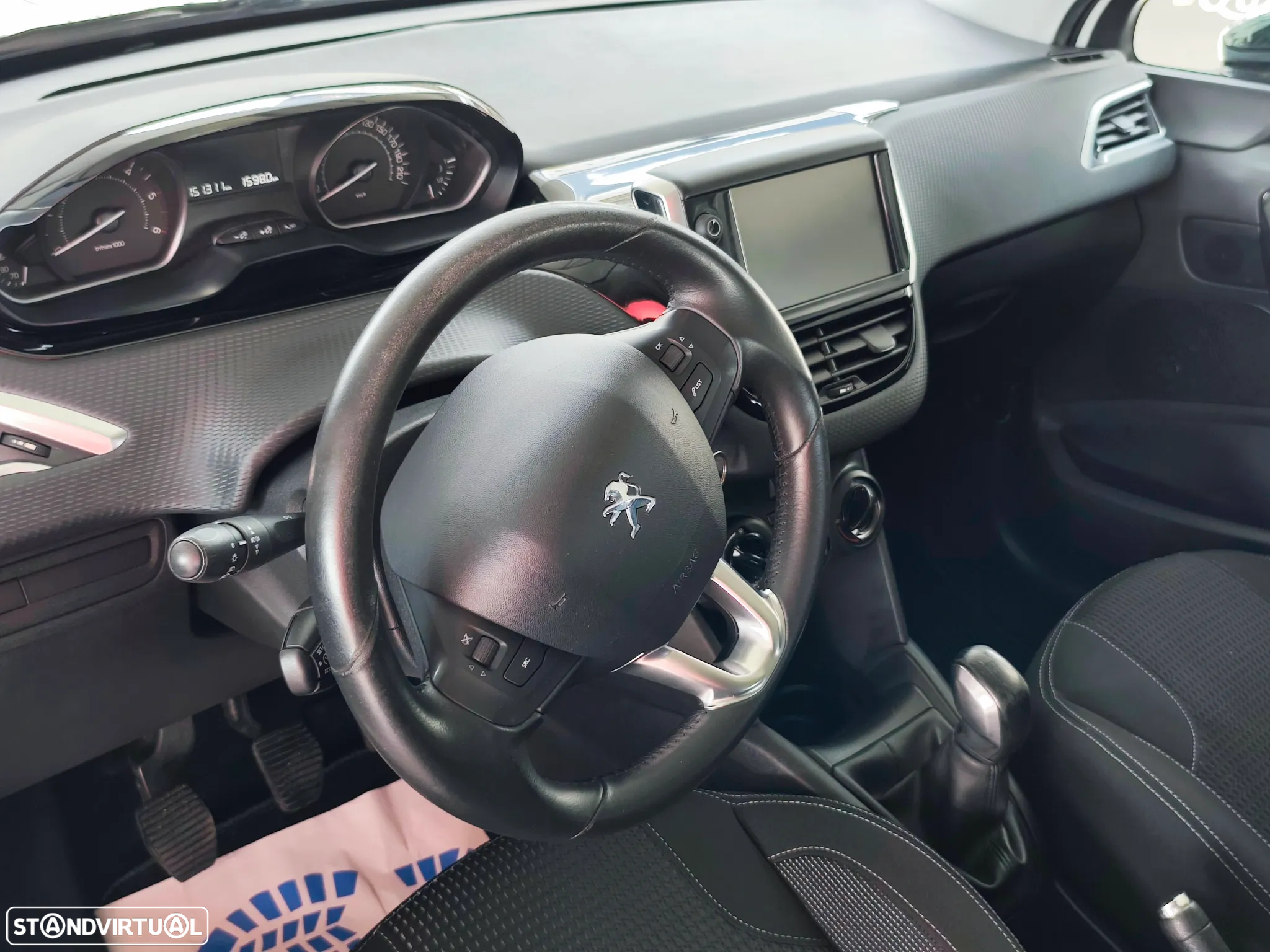 Peugeot 208 1.6 BlueHDi Style - 4