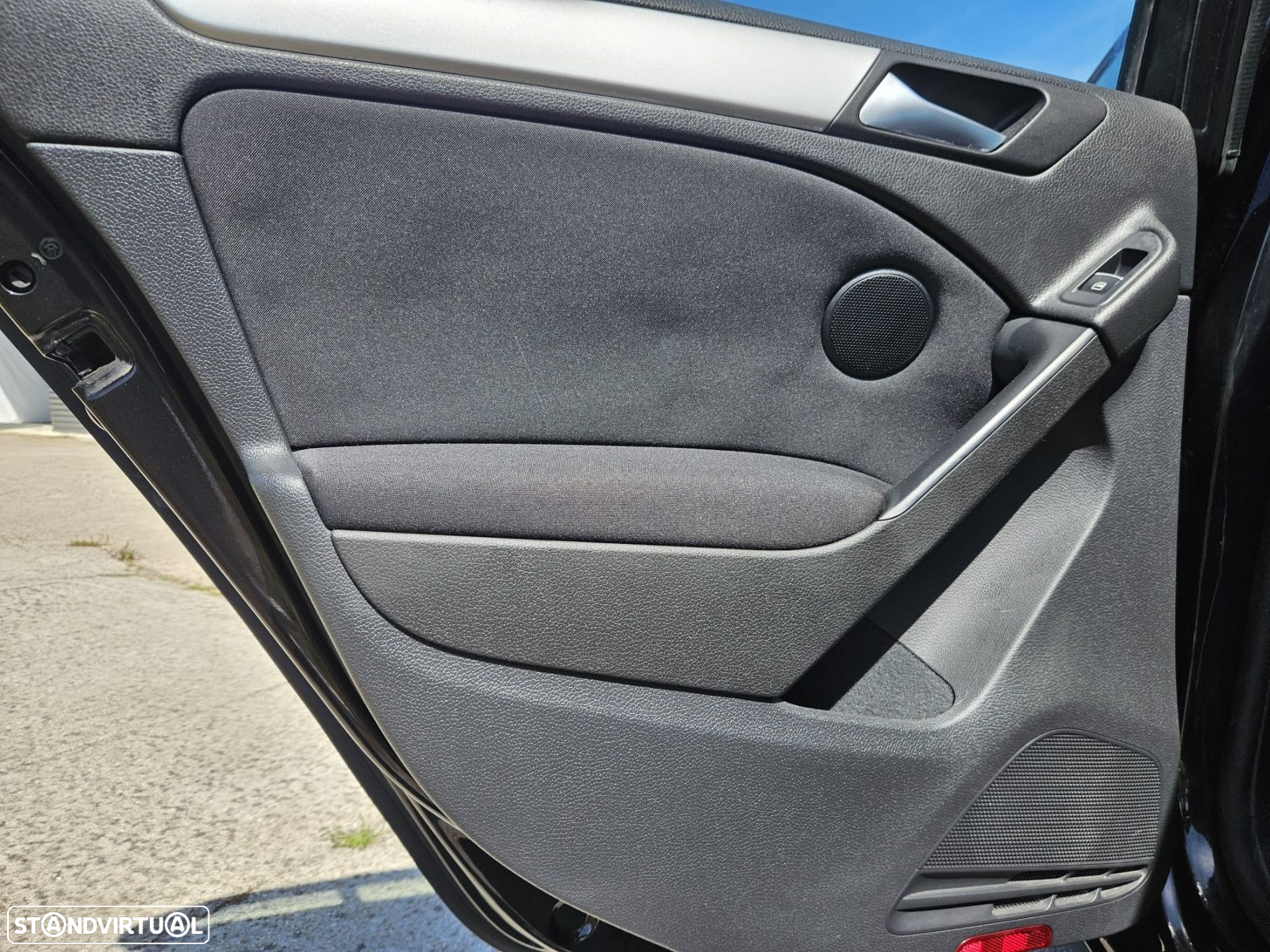 VW Golf 1.6 TDi Highline DSG - 43