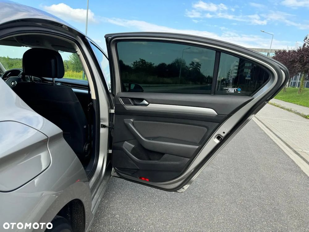 Volkswagen Passat 2.0 TDI BMT Trendline - 22