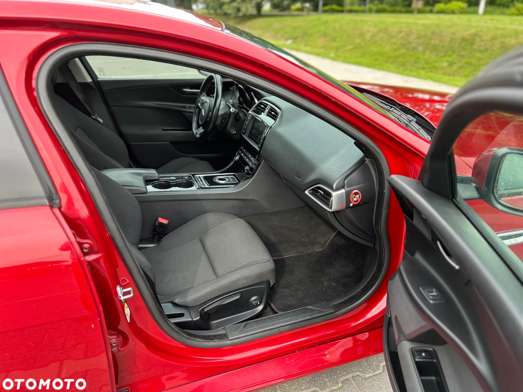 Jaguar XE 2.0 D Prestige - 7