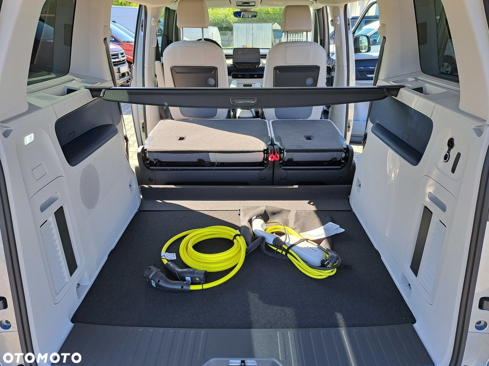 Volkswagen ID. Buzz 150 kW (204 PS) / skrzynia biegów: automatyczna 1 biegowa rozstaw osi: 2988 mm - 32