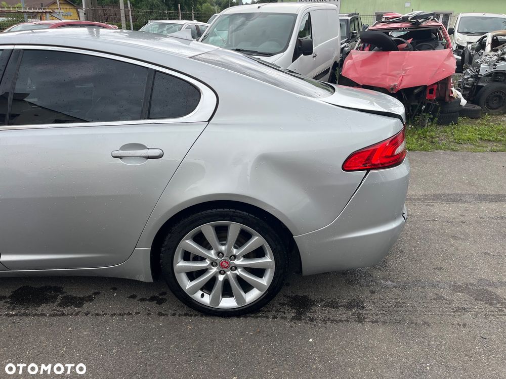 Jaguar XF 3.0 V6 D Luxury - 5
