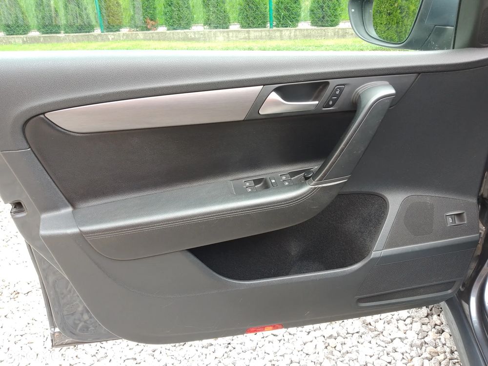 Volkswagen Passat 1.6 TDI DPF BlueMot Highline - 13