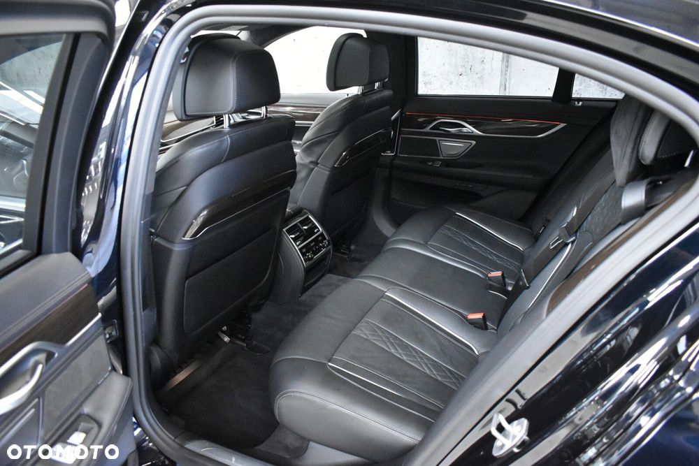 BMW Seria 7 740d xDrive - 27