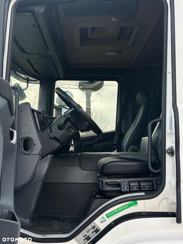 Scania P250 euro6 kontener 8.2 dzienna automat winda - 23