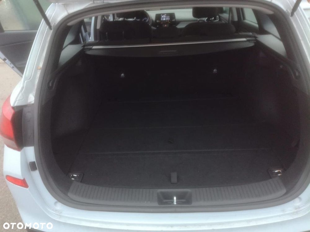 Hyundai i30 1.4 Classic + - 10