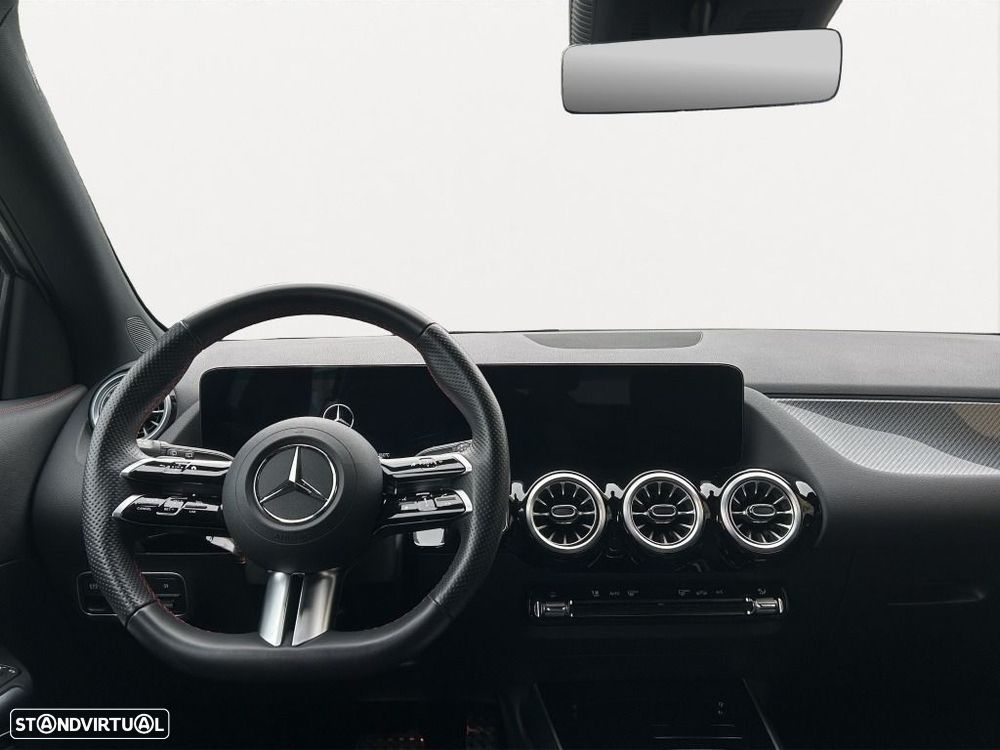 Mercedes-Benz GLA 180 — fotografia 11