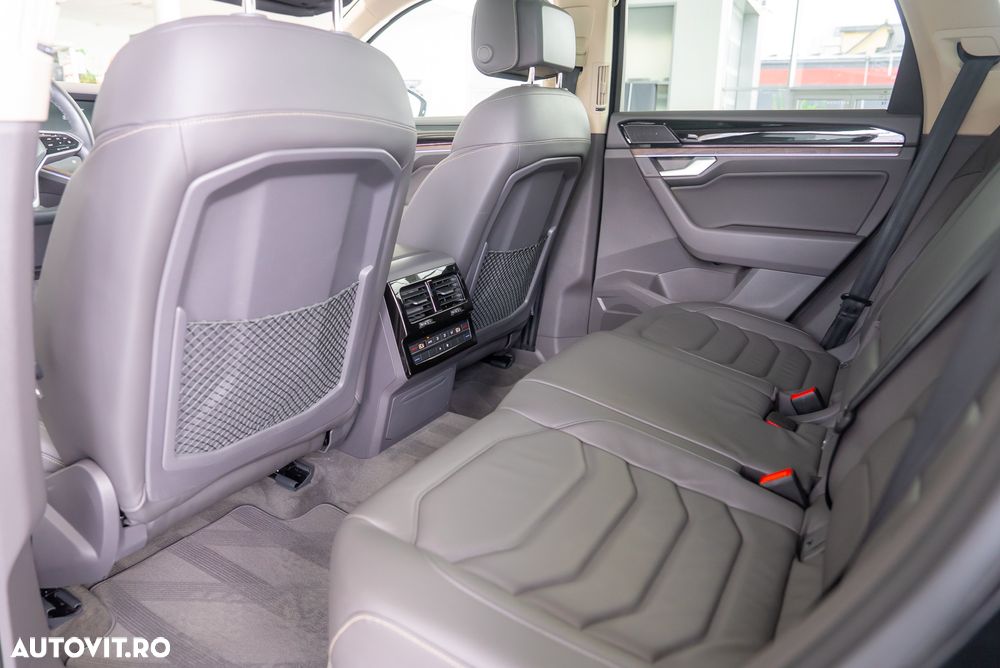 Volkswagen Touareg 3.0 V6 e-Hybrid 4Motion Aut. Elegance - 22
