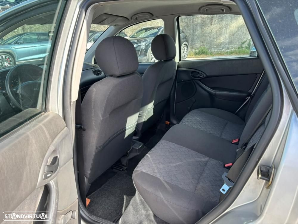 Ford Focus 1.4 Ambiente - 6