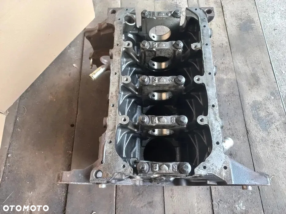 Blok silnika Opel Astra Zafira Meriva Mokka 1.7 CDTI - 4