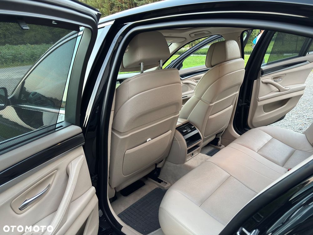 BMW Seria 5 528i - 24