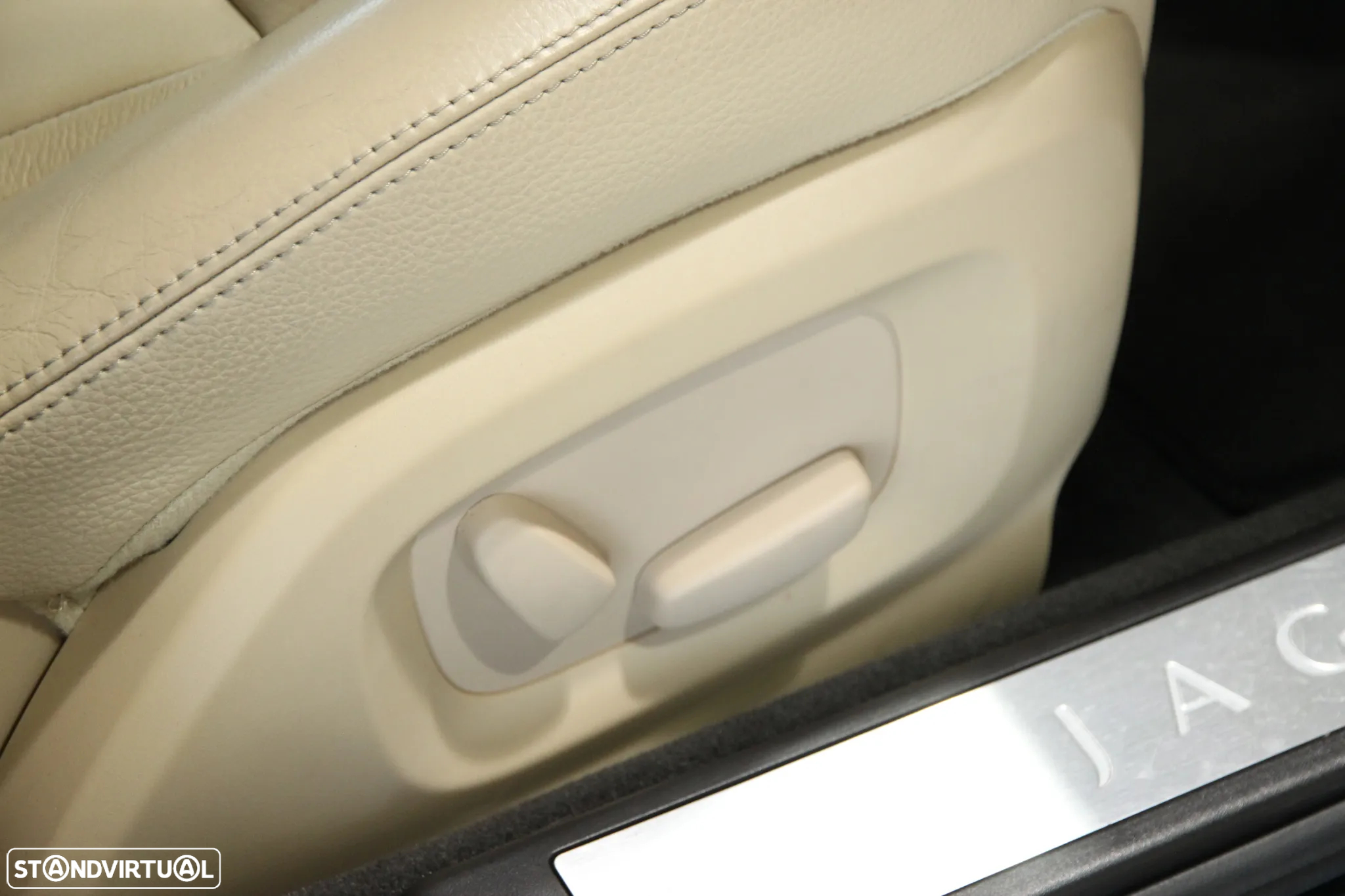 Jaguar XF 2.2 D Luxury - 10
