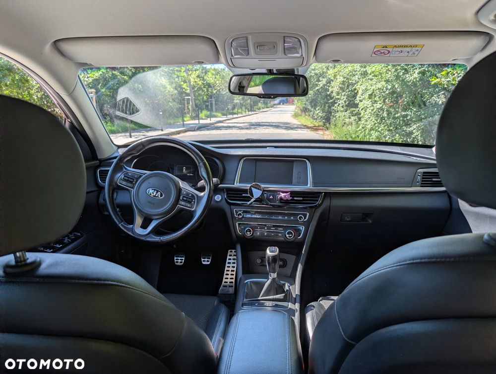 Kia Optima 2.0 L - 12