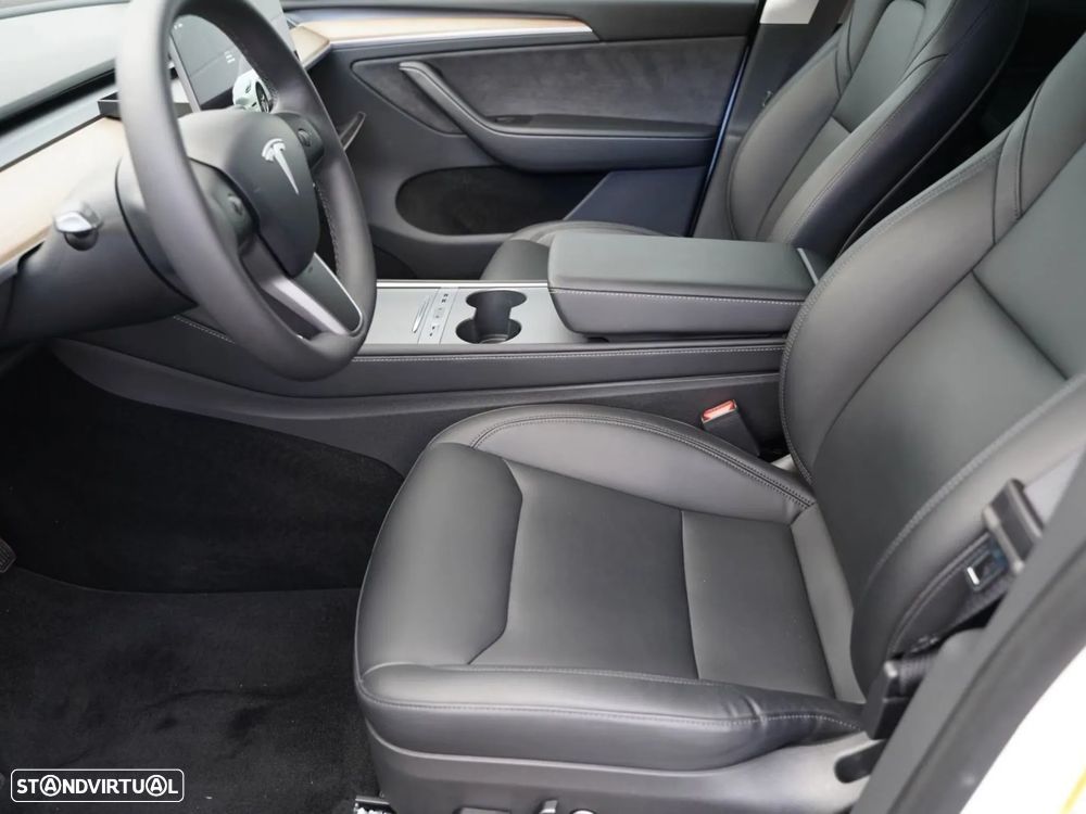 Tesla Model Y - 9