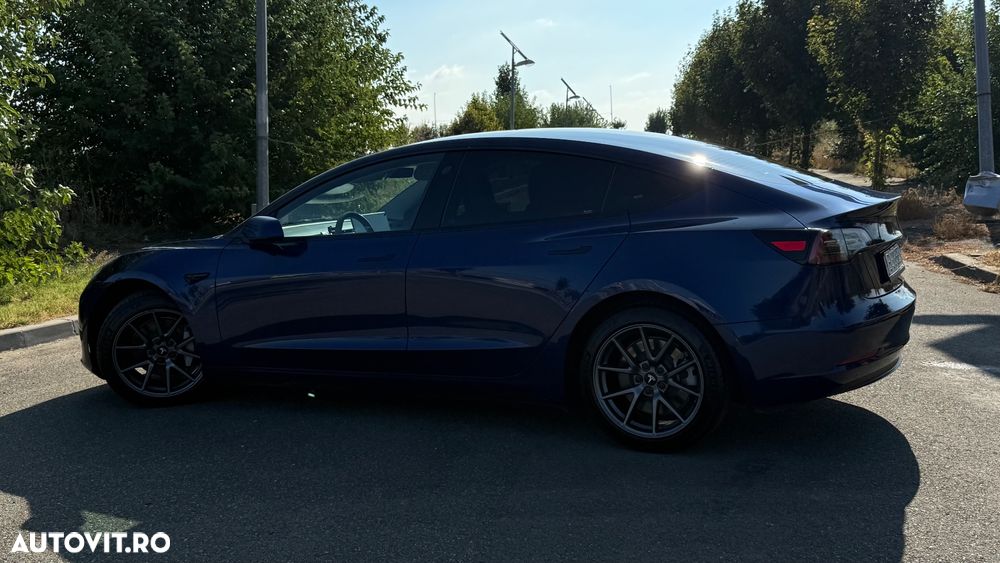 Tesla Model 3 - 4