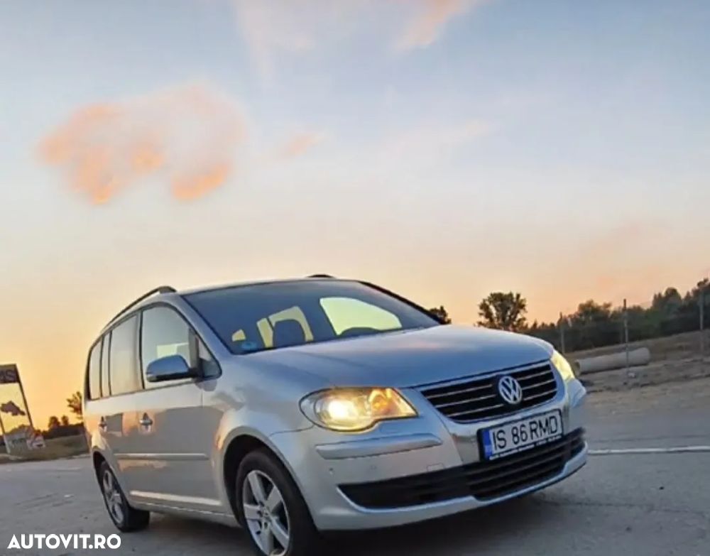 Volkswagen Touran 2.0 TDI DPF Trendline DSG - 1
