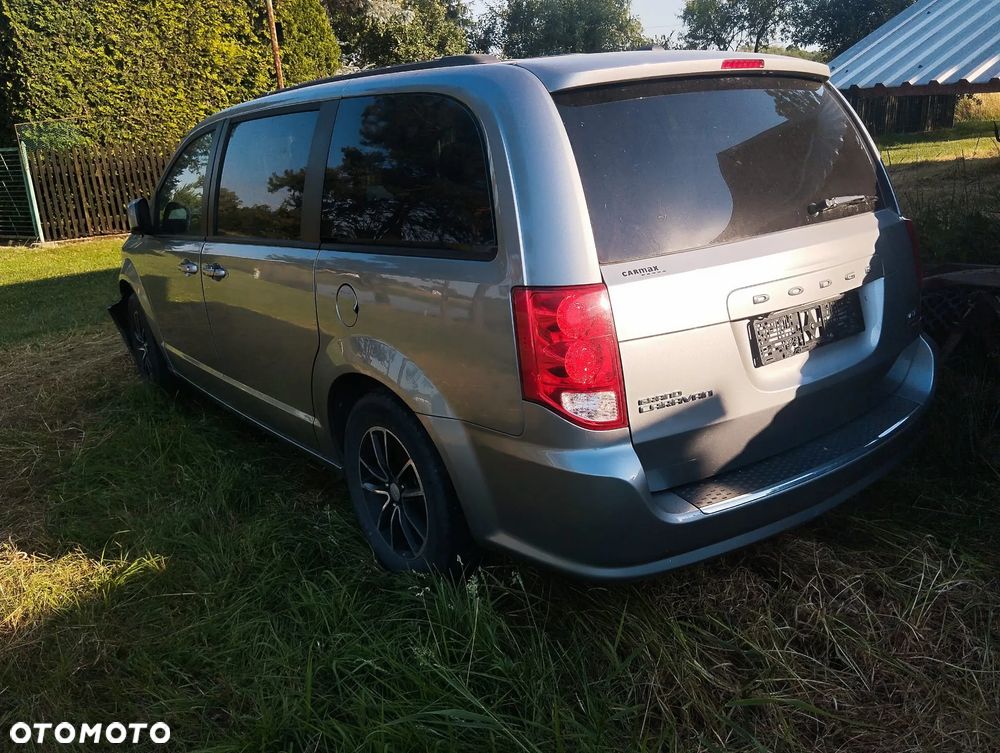 Dodge Grand Caravan 3.6 R/T - 9