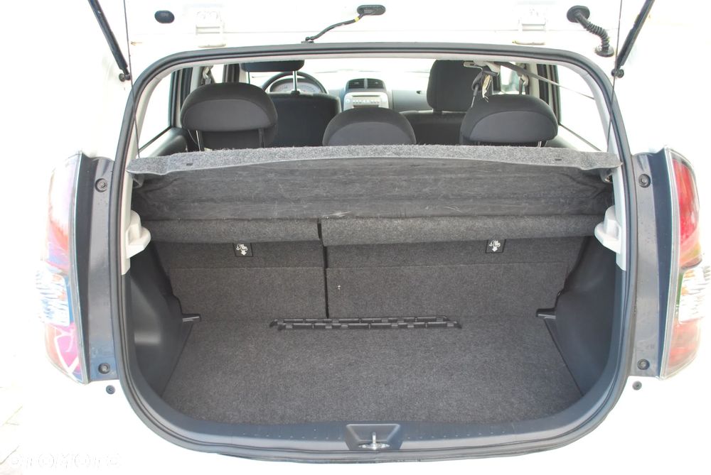 Daihatsu Sirion 1.3 - 8