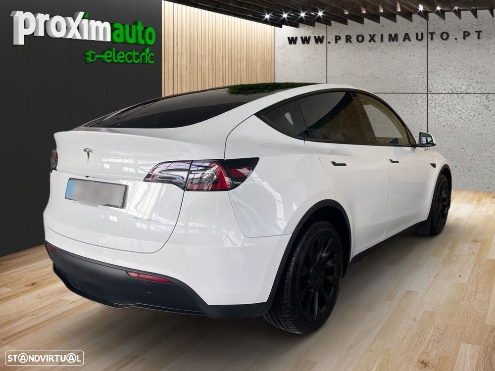 Tesla Model Y Long Range Dual Motor AWD - 13