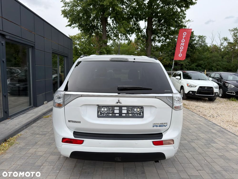Mitsubishi Outlander Instyle NAVI + - 5