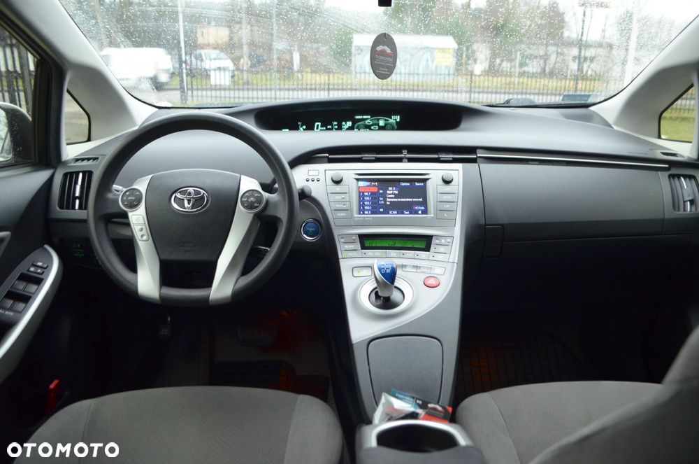 Toyota Prius (Hybrid) - 22