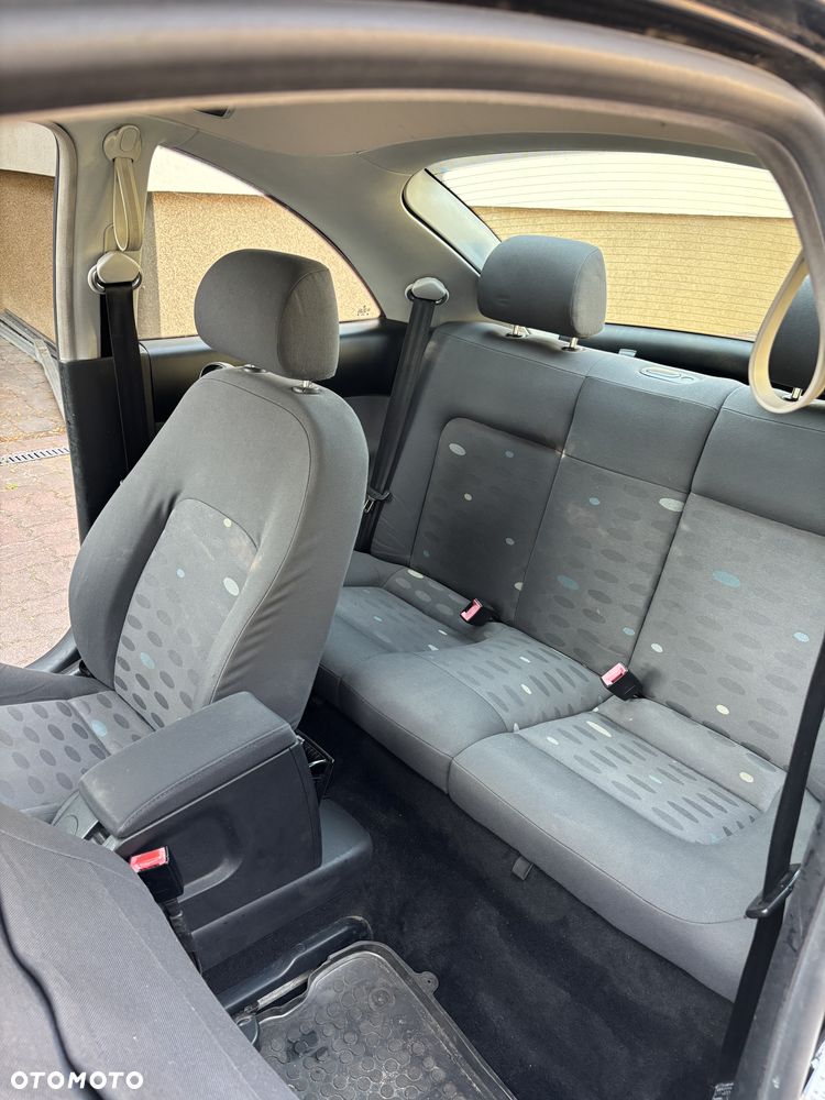 Volkswagen New Beetle - 18