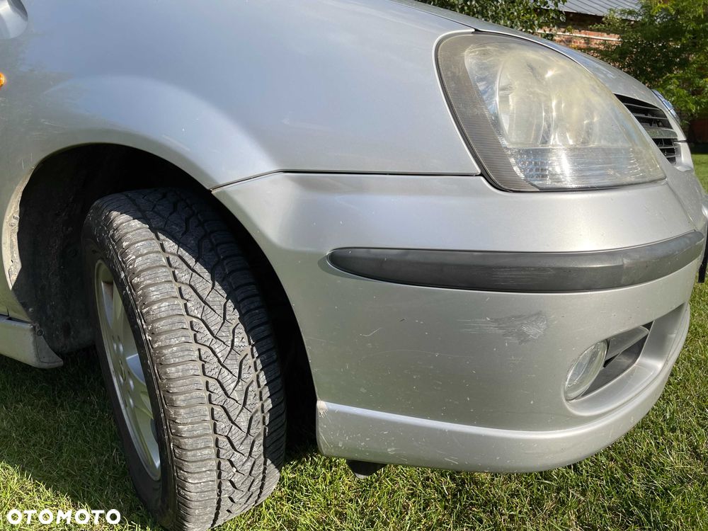 Nissan Almera Tino - 8
