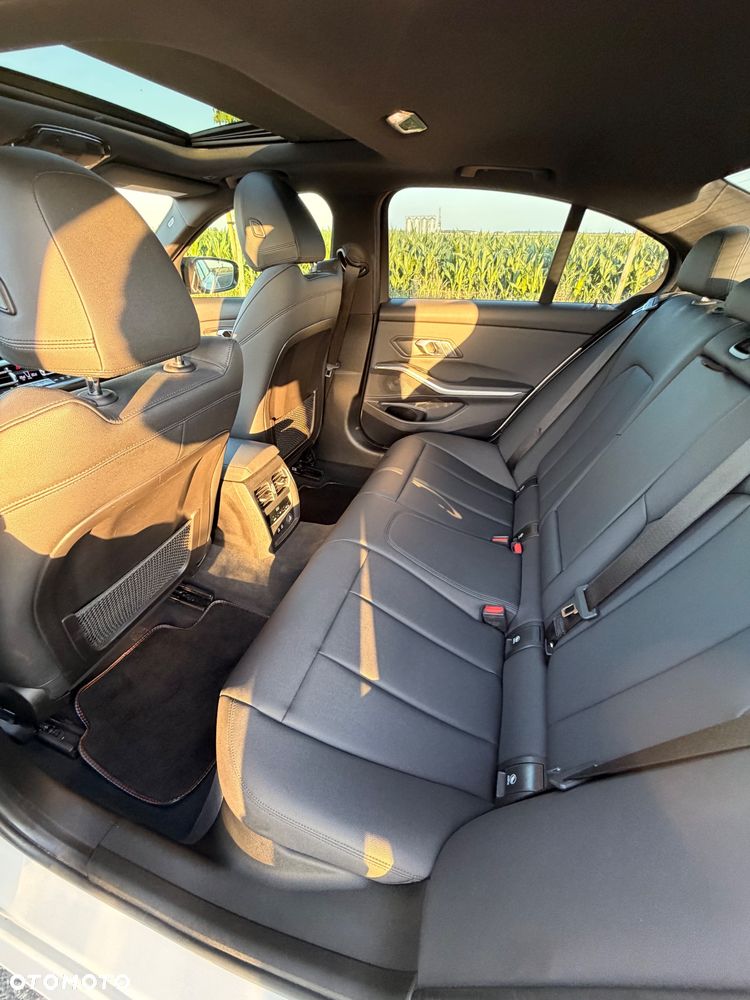 BMW Seria 3 330i xDrive M Sport - 6