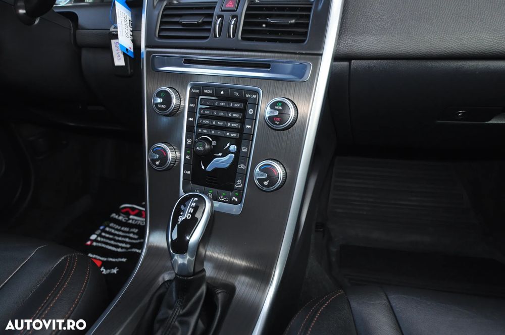 Volvo XC 60 D5 AWD Geartronic Momentum - 21