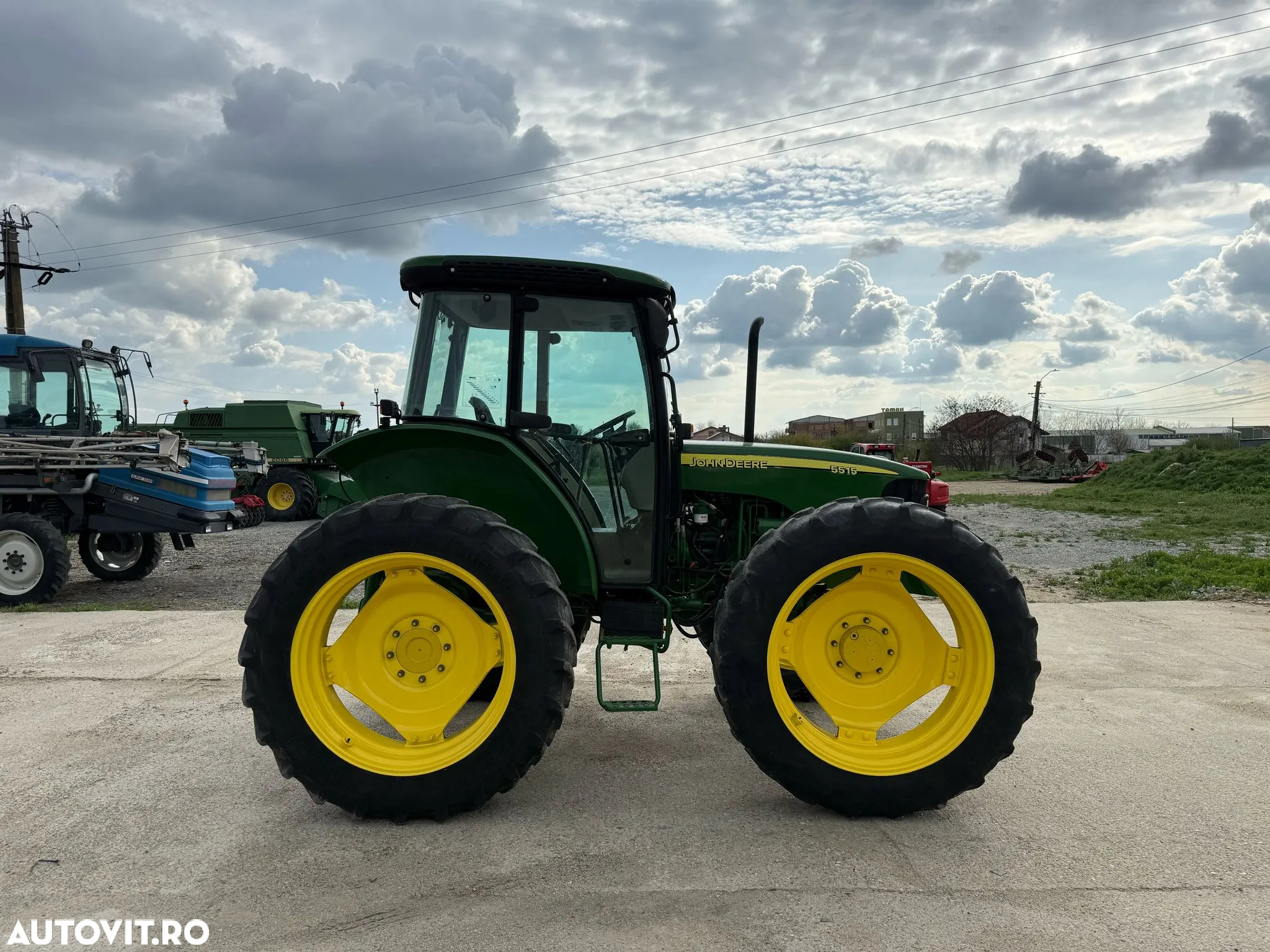 John Deere 5515H - 3