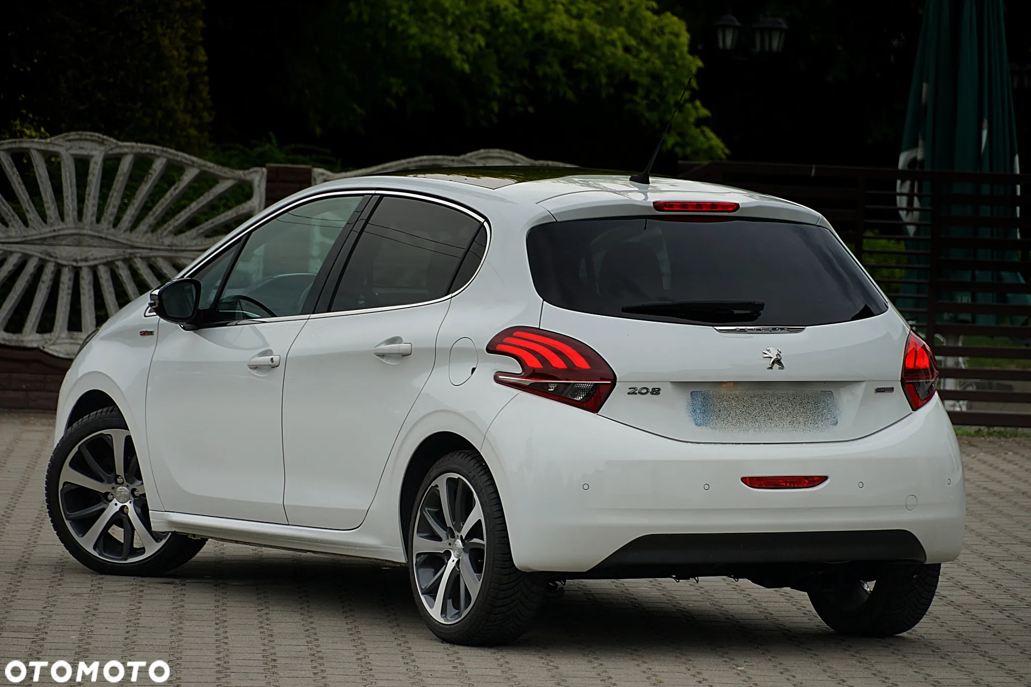 Peugeot 208 - 16