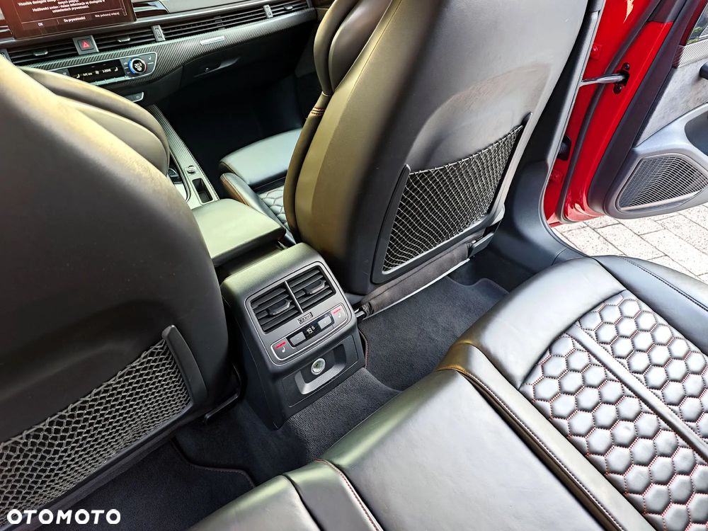 Audi RS4 Avant - 28