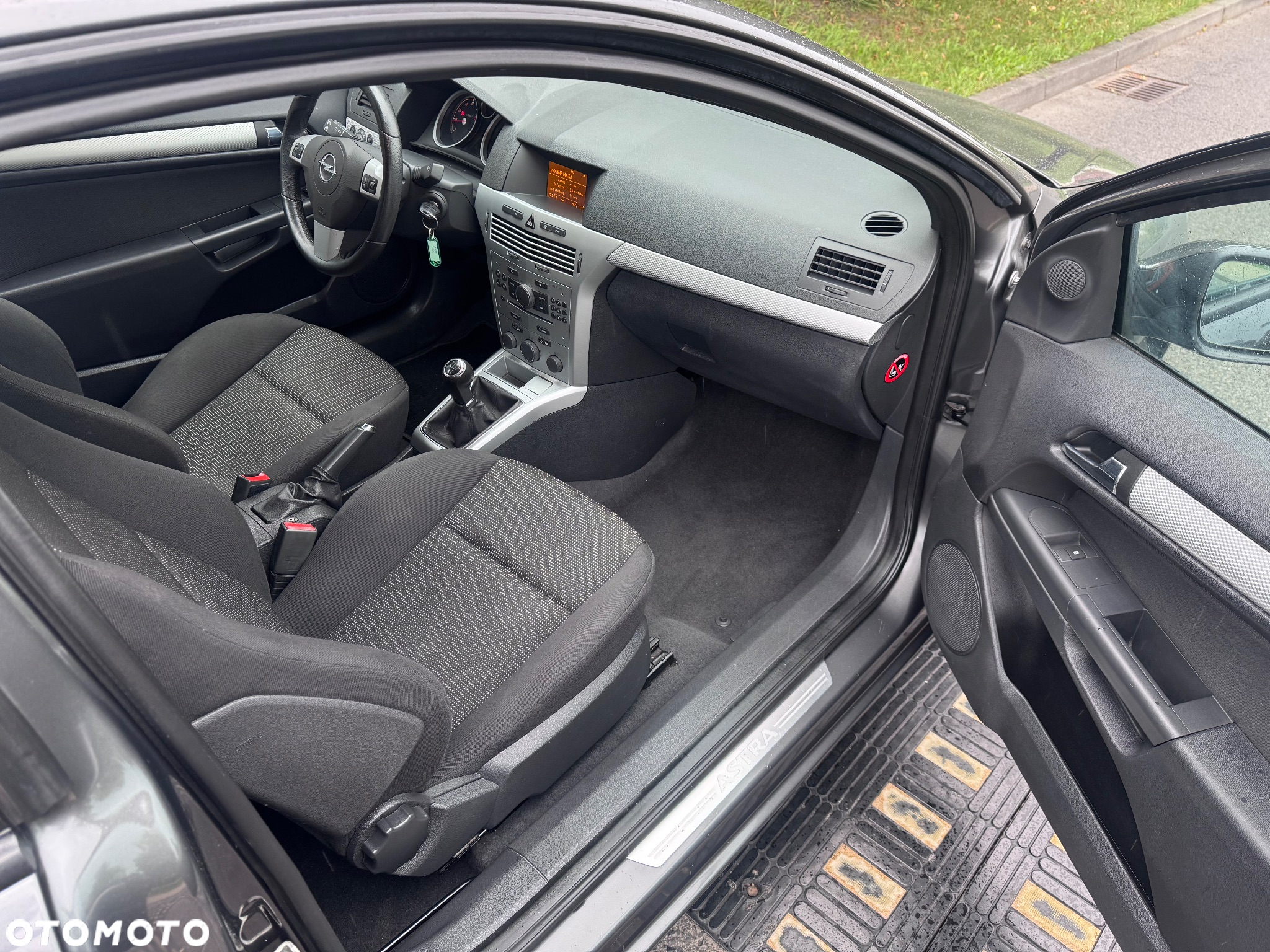 Opel Astra GTC 1.8 Sport - 14