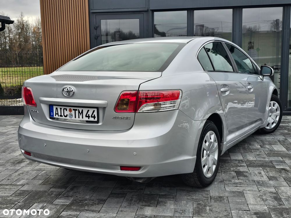 Toyota Avensis 1.8 Comfort - 6