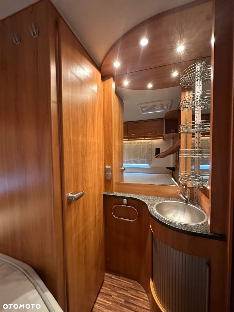 Hymer-Eriba 680 NOVA-GL z napędem, klimatyzacją i łóżkami piętrowymi. - 36
