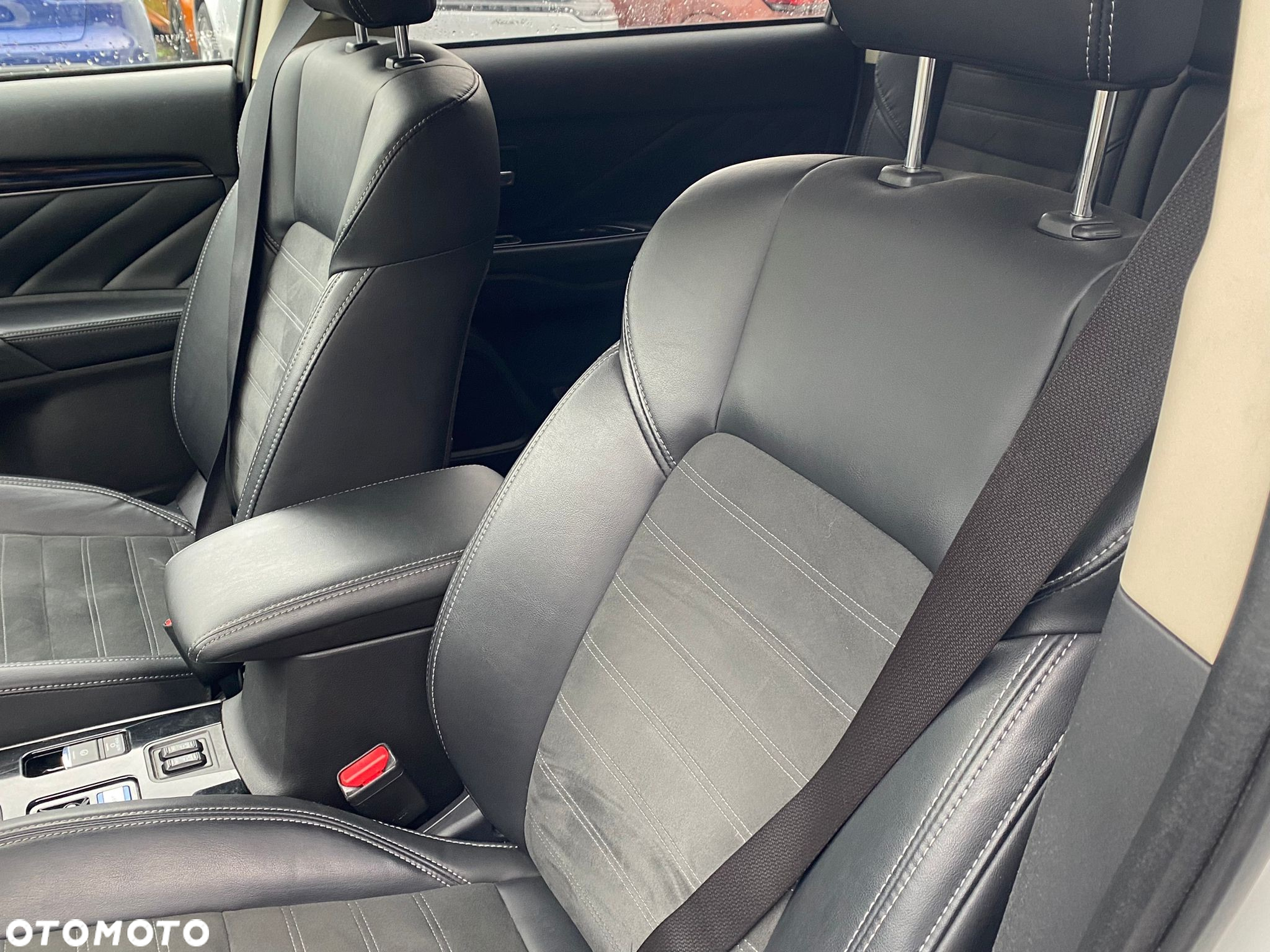 Mitsubishi Outlander PHEV Instyle - 15