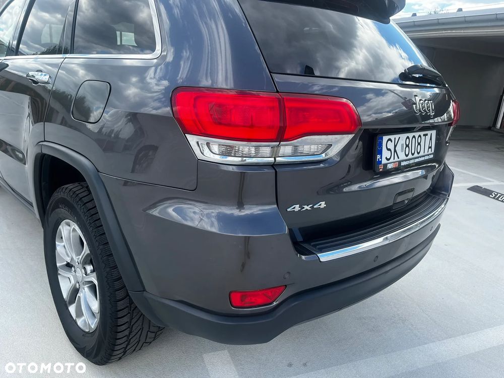 Jeep Grand Cherokee - 32