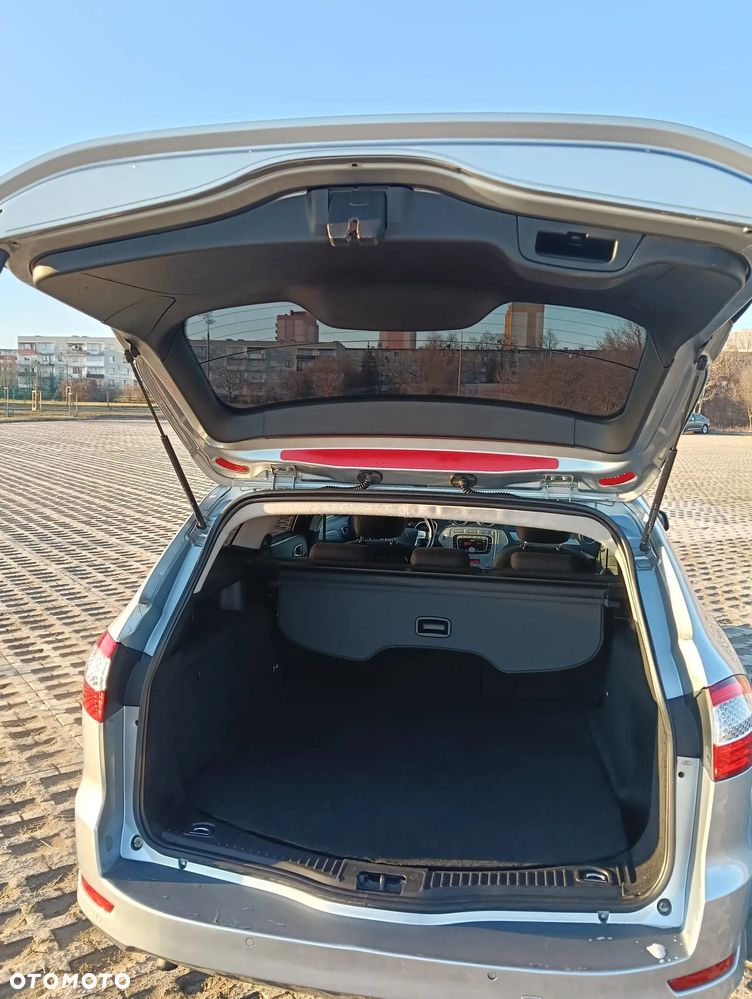 Ford Mondeo 2.0 Ghia - 11