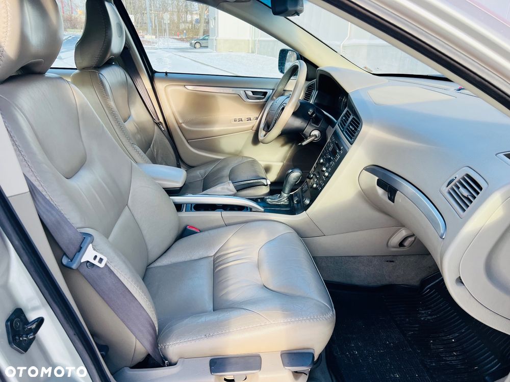 Volvo XC 70 AWD Momentum - 30