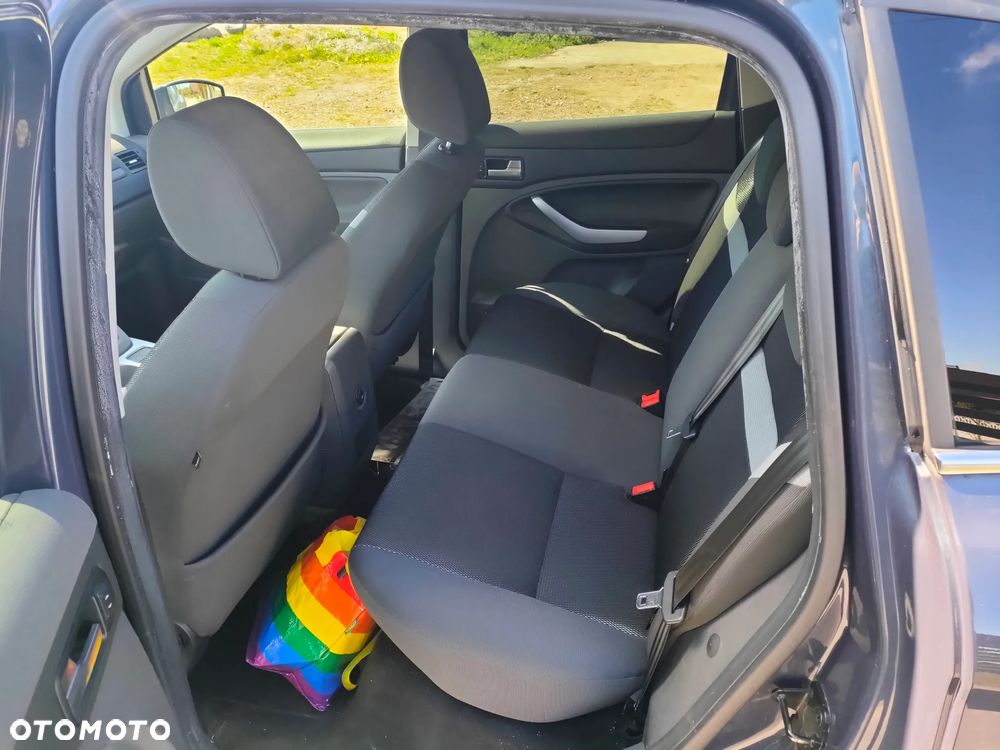 Ford Kuga 2.0 TDCi 2x4 Titanium - 15