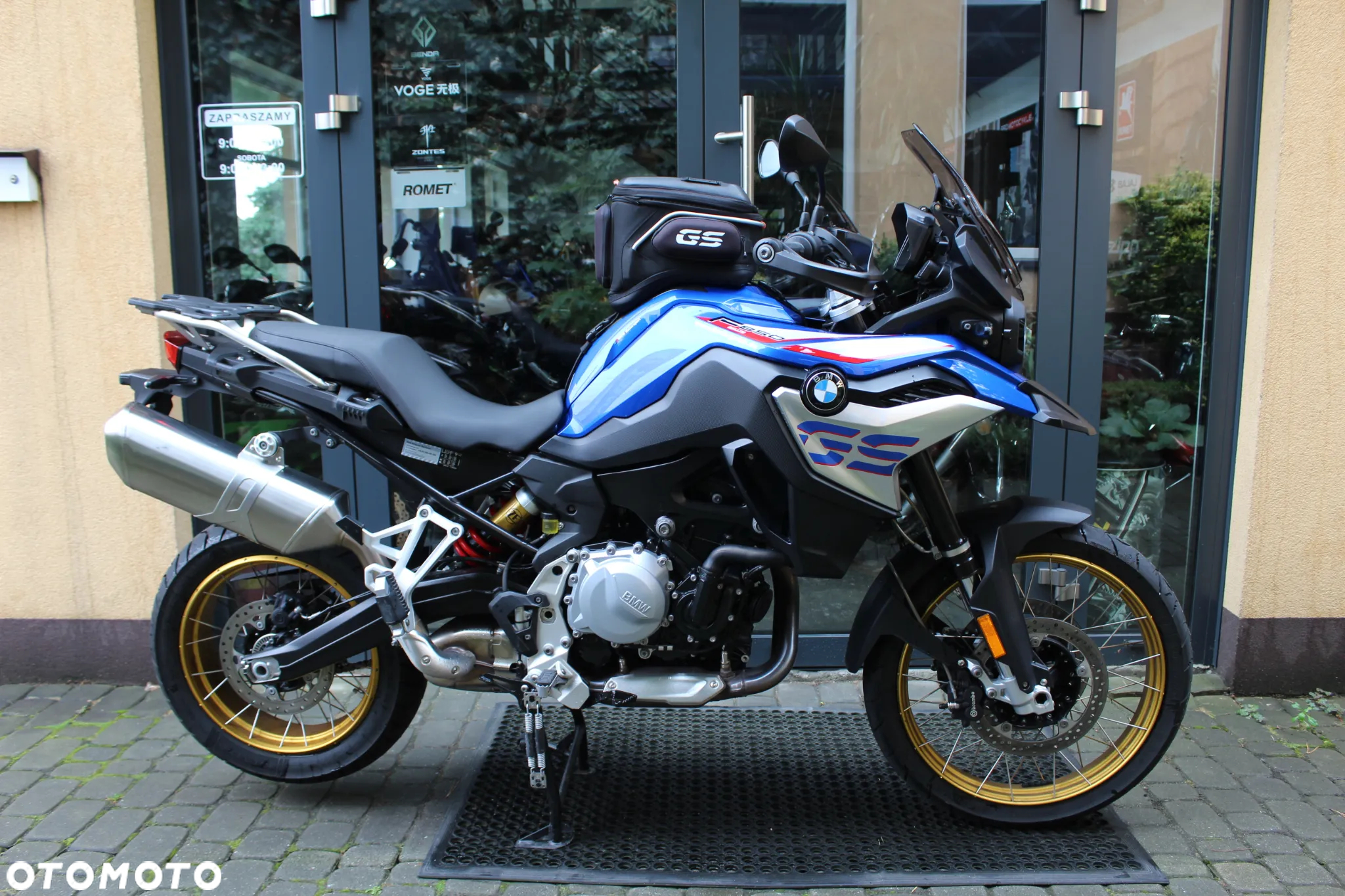 BMW F - 2