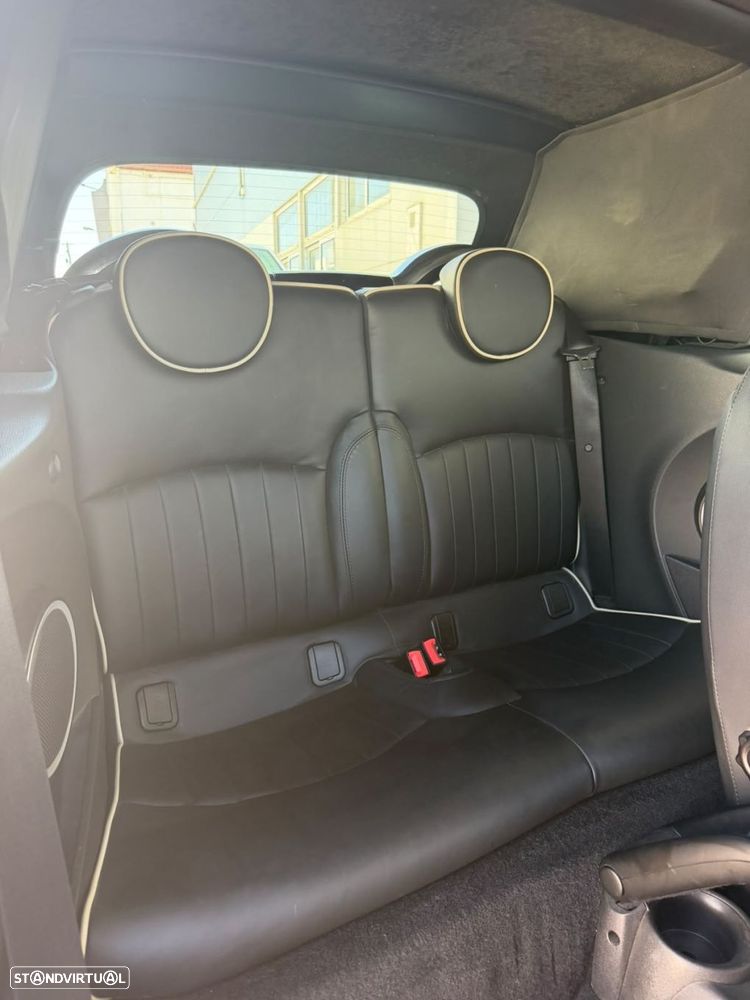 MINI Cabrio Cooper Auto - 38